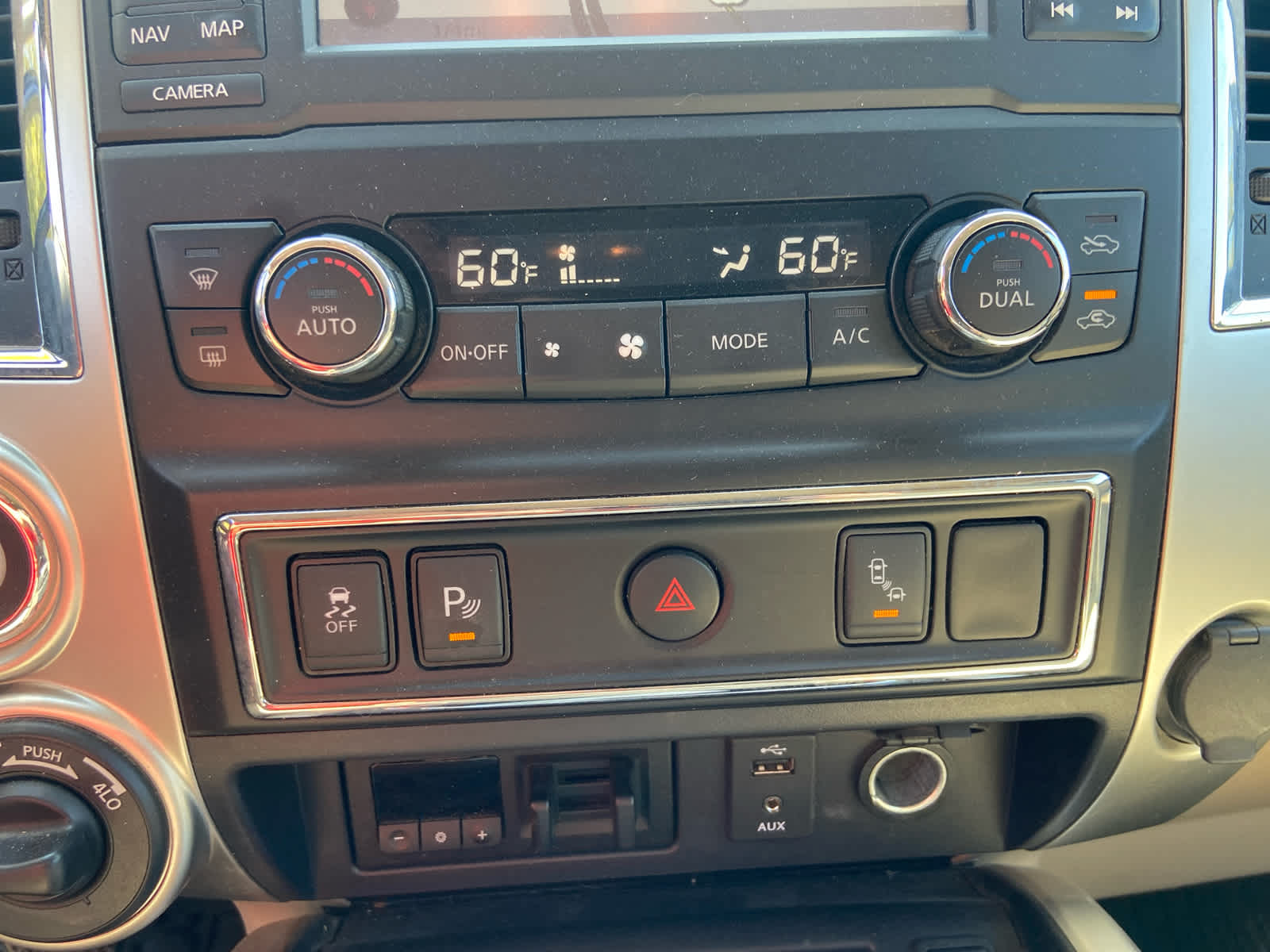2017 Nissan Titan SV Crew Cab photo 22