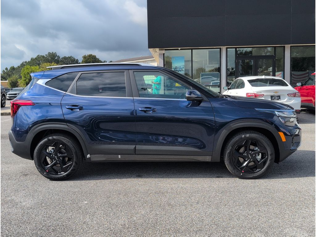 2026 Kia Seltos EX photo 3