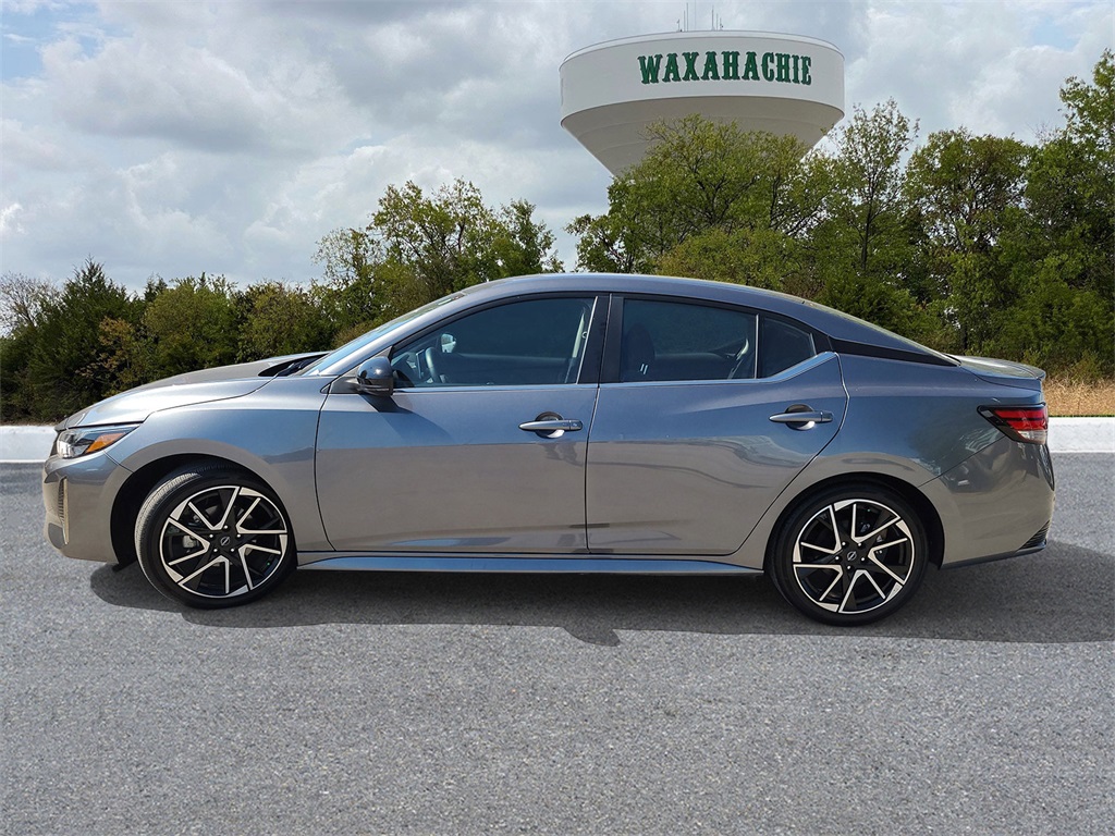2025 Nissan Sentra SR photo 3