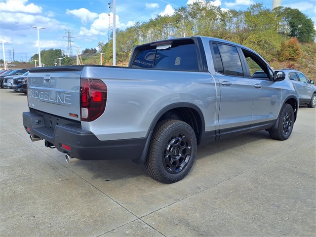 2025 Honda Ridgeline TrailSport photo 2