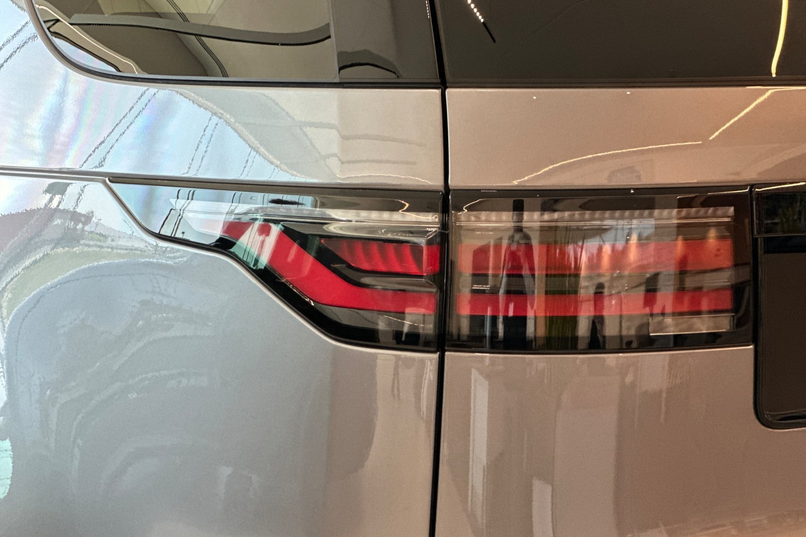 2025 Land Rover Discovery SE photo 33