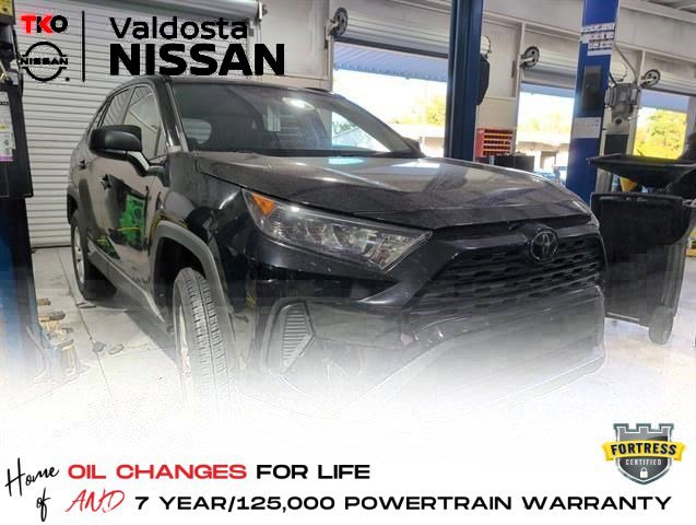 2021 Toyota RAV4 LE's photo