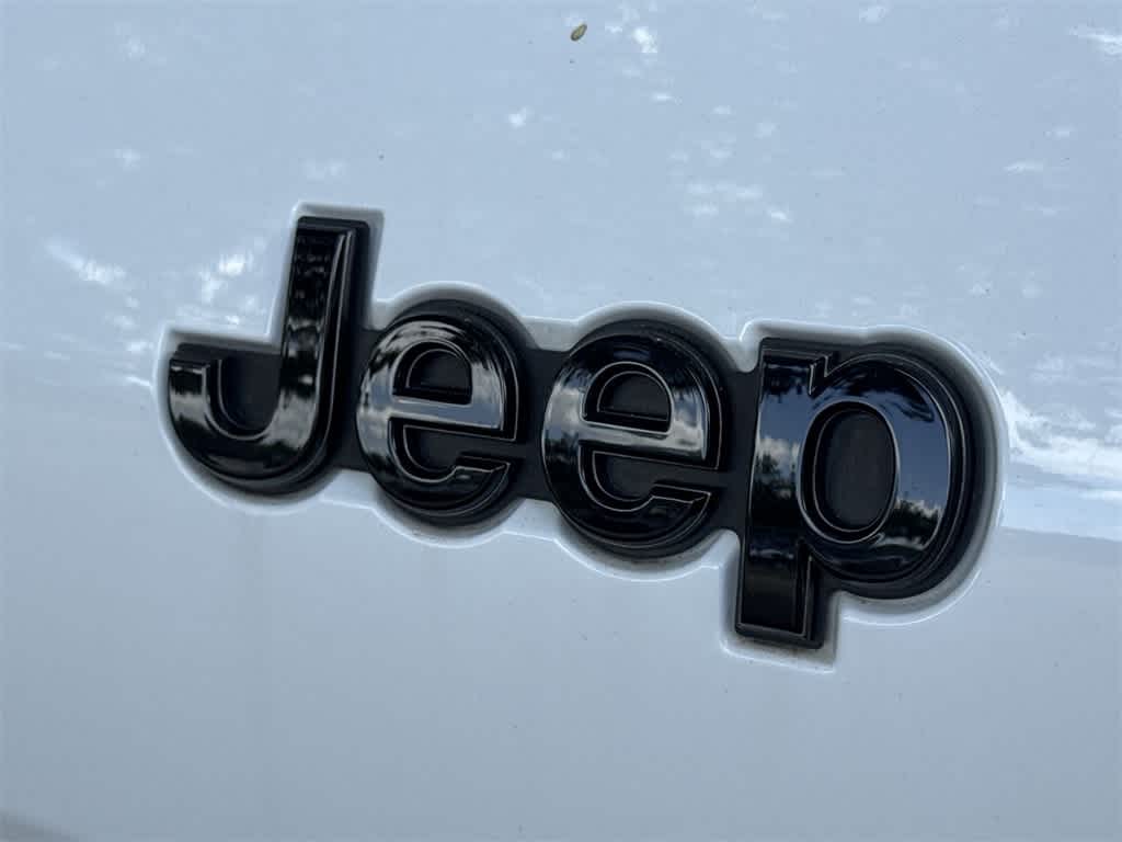 2023 Jeep Grand Cherokee Altitude photo 9