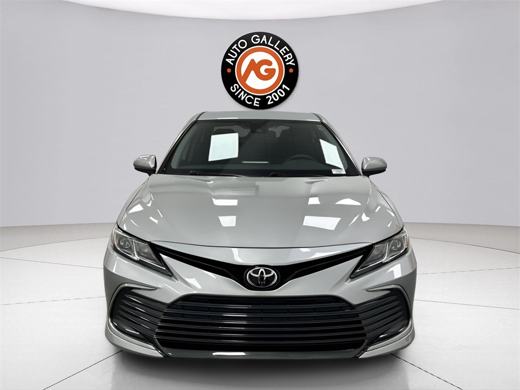 2022 Toyota Camry LE photo 2