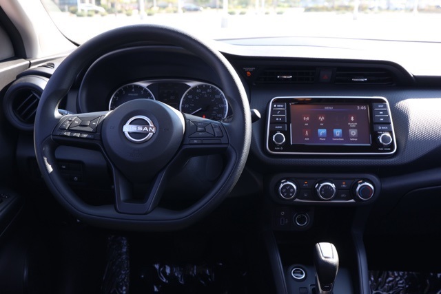 2025 Nissan Kicks Play S photo 20