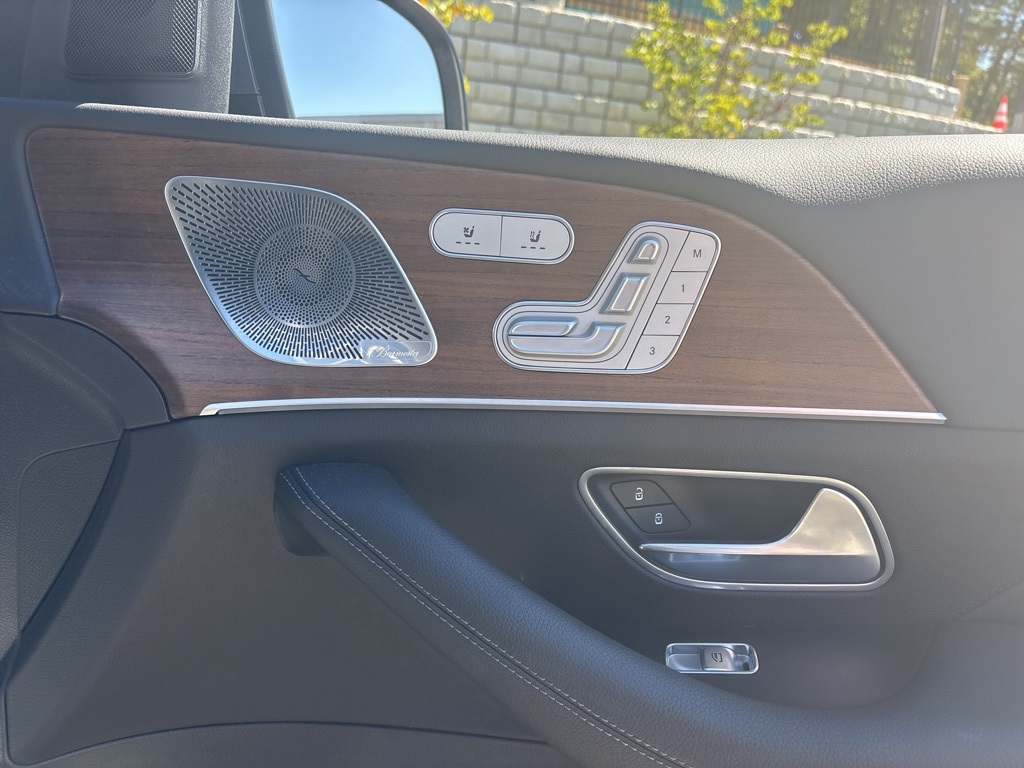 2025 Mercedes Benz GLS 450 4MATIC photo 16