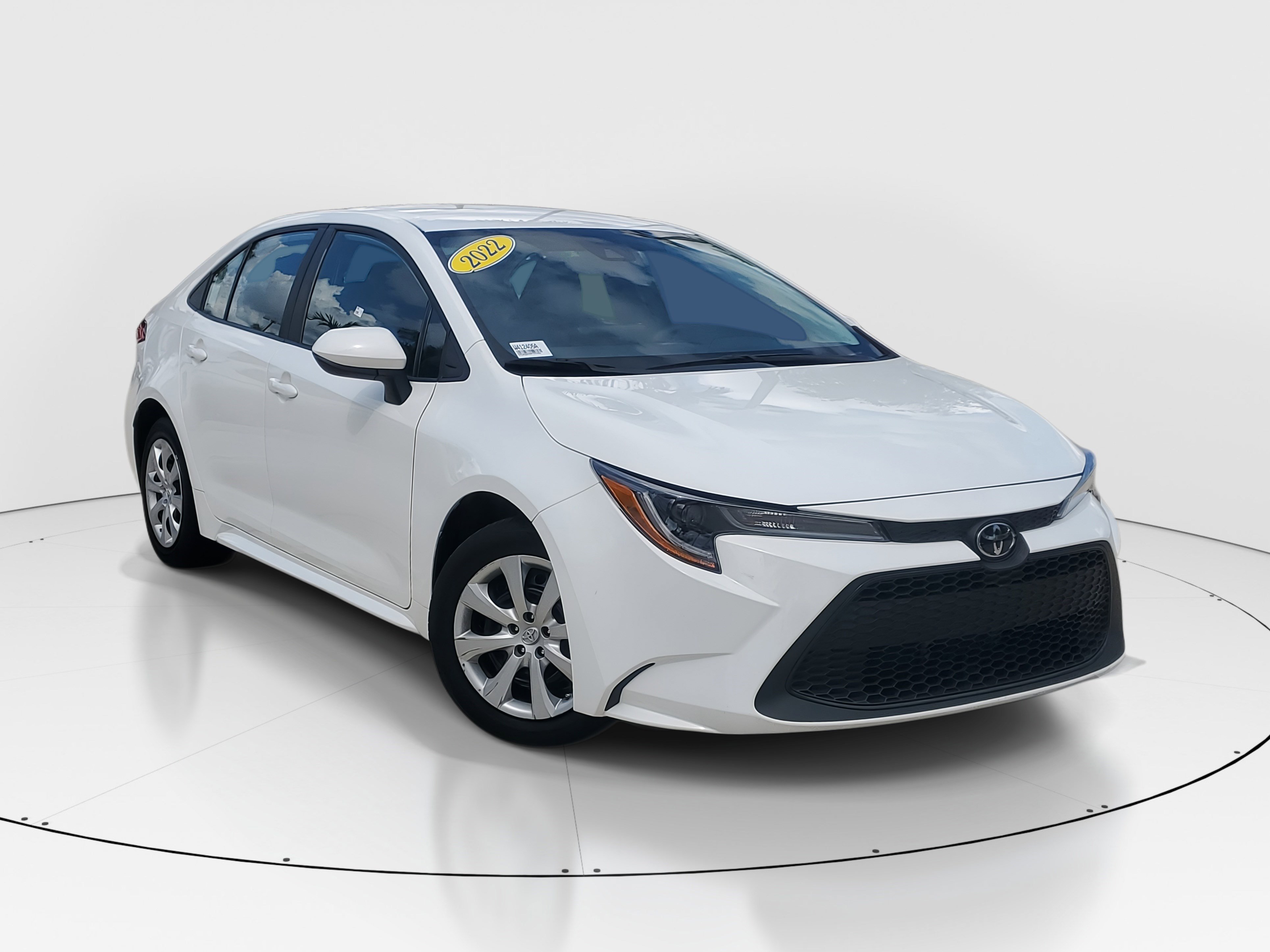 2022 Toyota Corolla LE photo 2