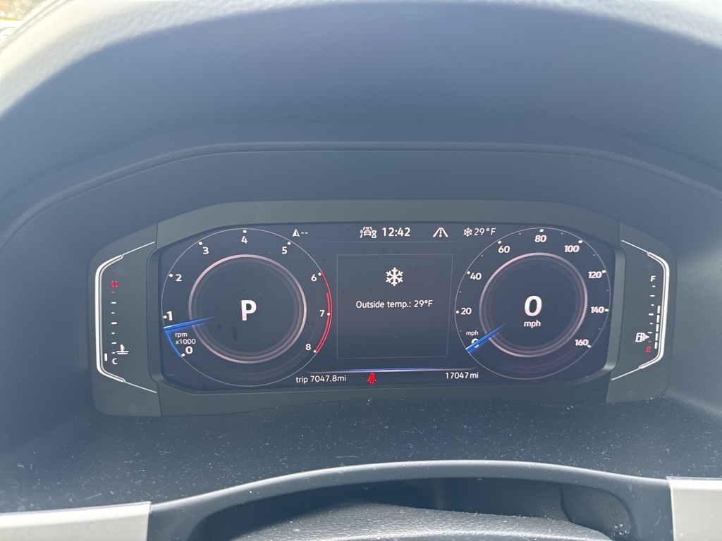 2023 Volkswagen Atlas V6 SEL photo 2