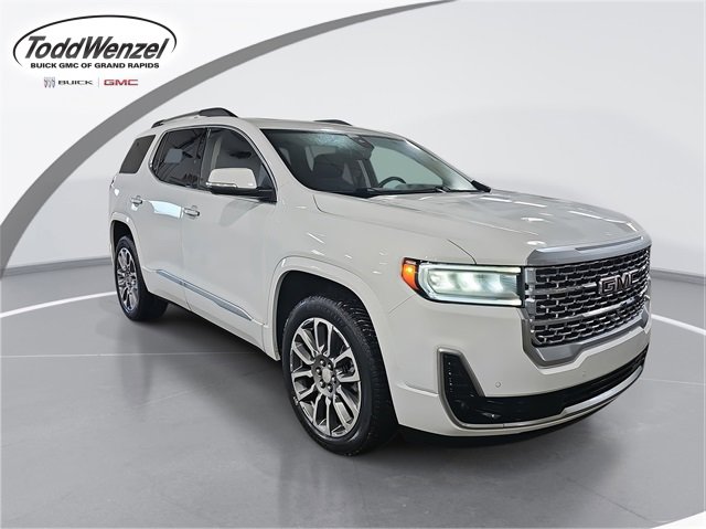 2022 GMC Acadia Denali's photo