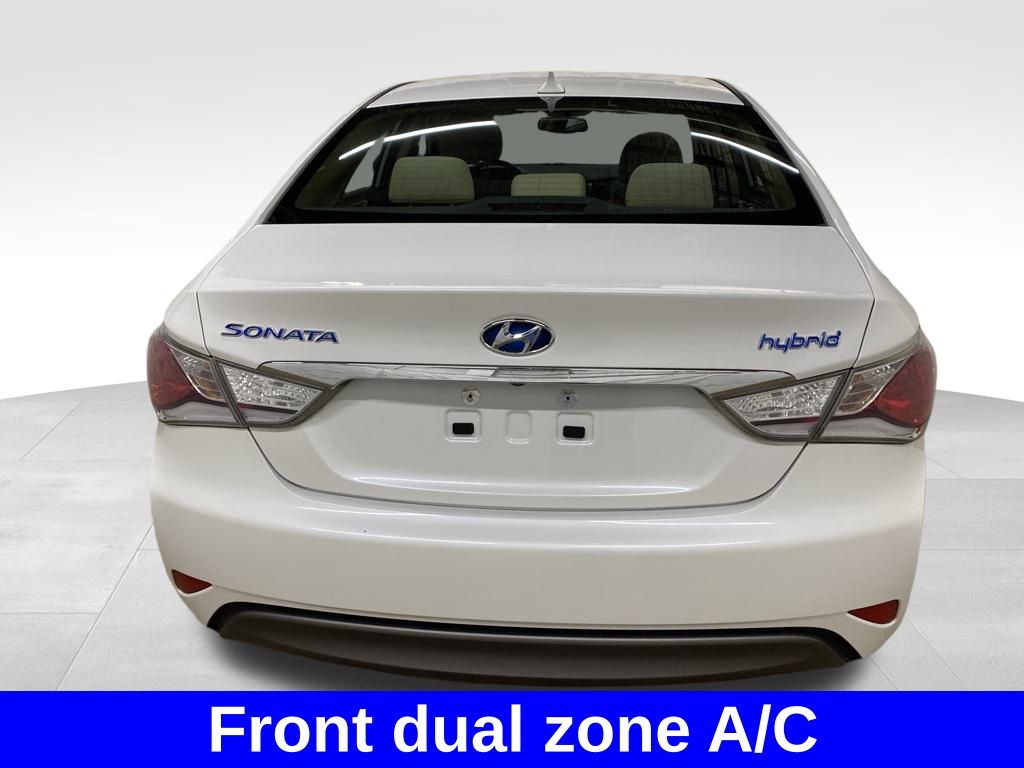 2015 Hyundai Sonata Hybrid Base photo 4