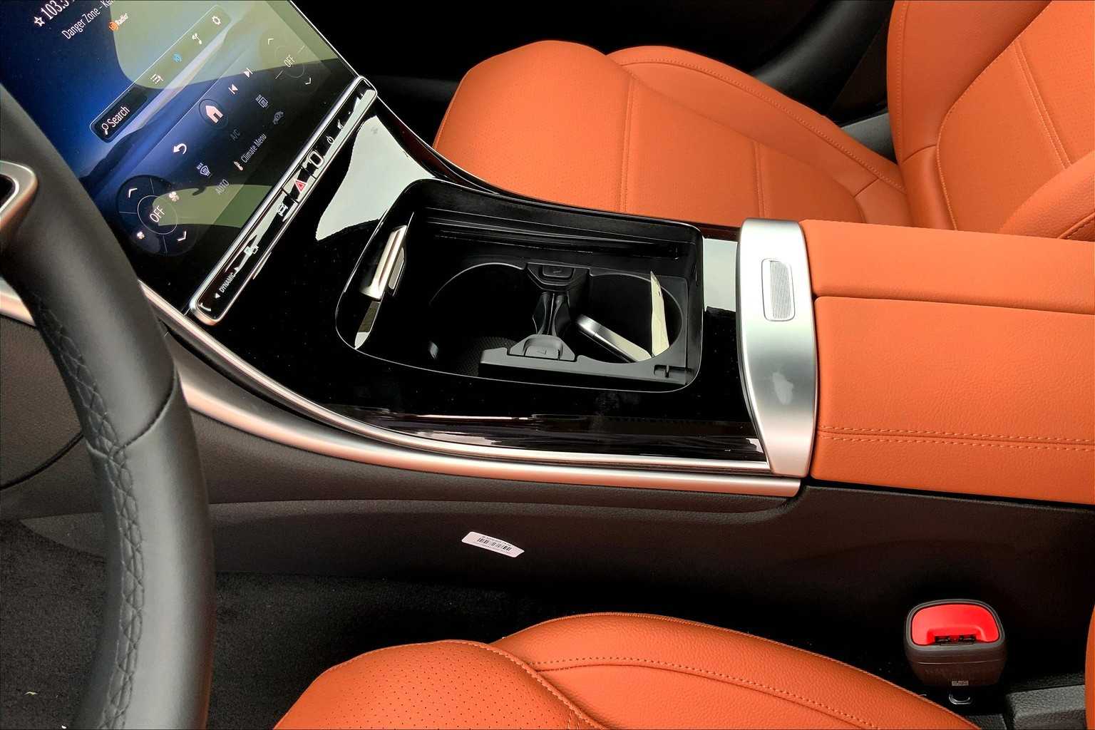 2025 Mercedes Benz C 300 photo 9
