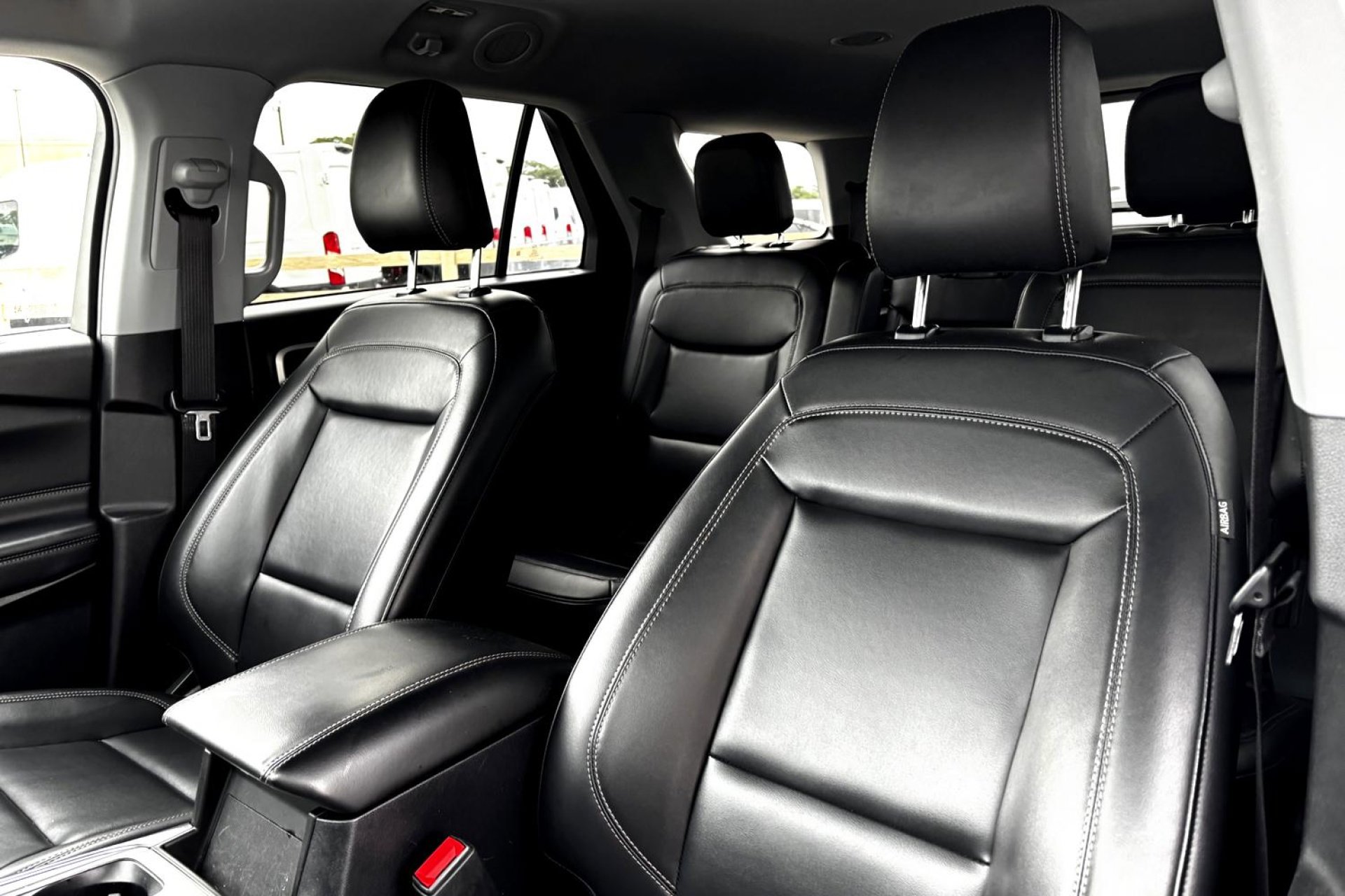 2022 Ford Explorer XLT photo 8