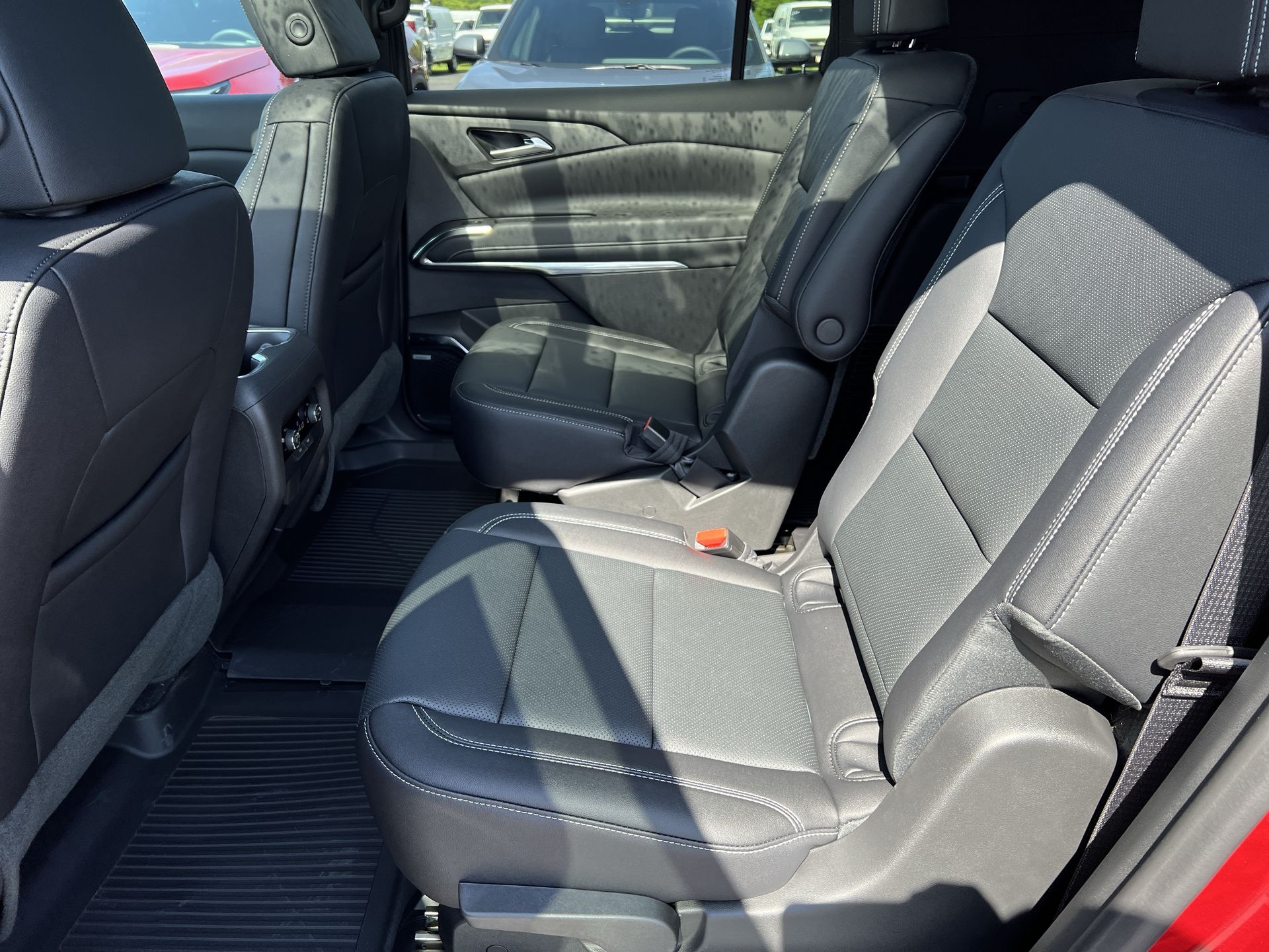 2025 Chevrolet Traverse photo 8