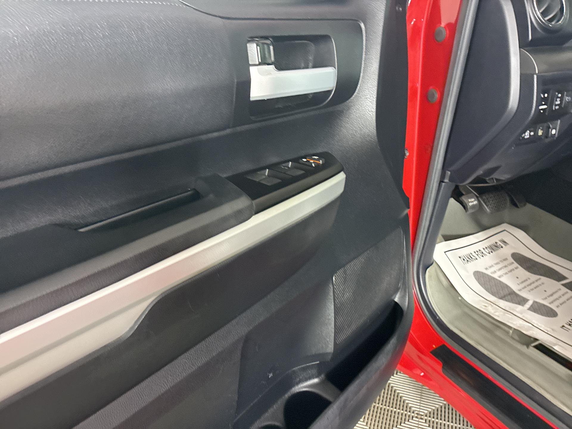 2017 Toyota Tundra SR5 photo 13