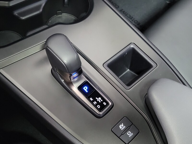 2025 Lexus UX photo 24
