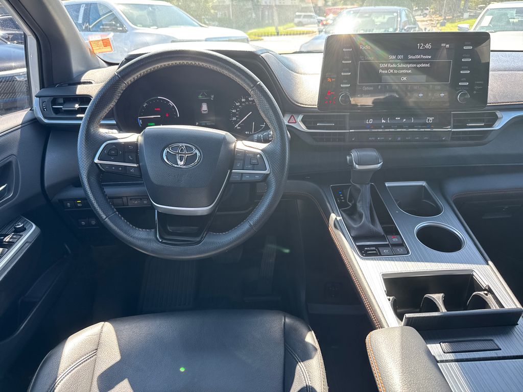 2023 Toyota Sienna XSE photo 23