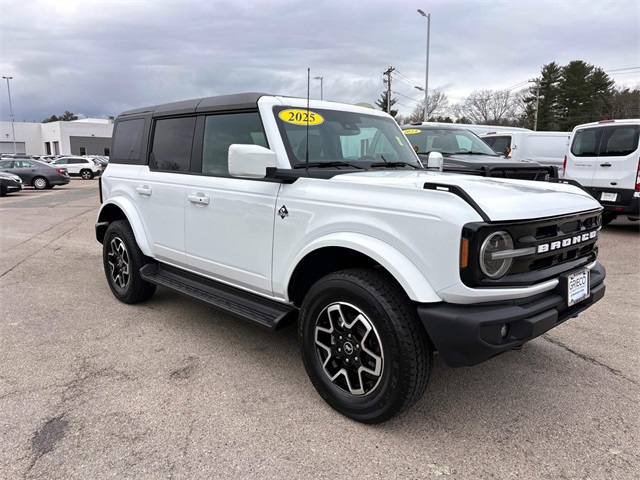 2025 Ford Bronco 4-Door Outer Banks's photo