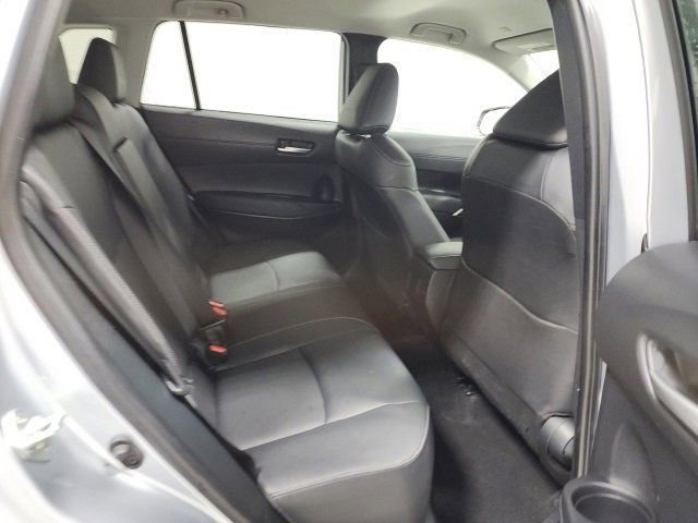 2023 Toyota Corolla Cross XLE photo 12