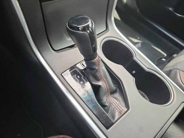 2016 Toyota Camry SE photo 17