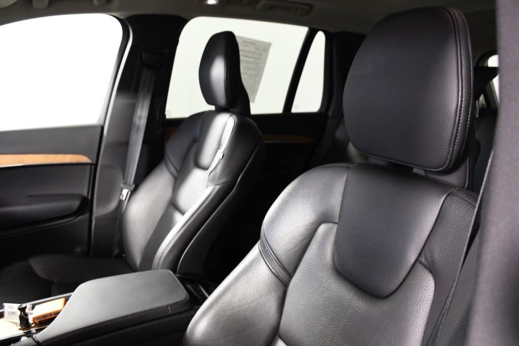 2023 Volvo XC90 Recharge T8 Core photo 15