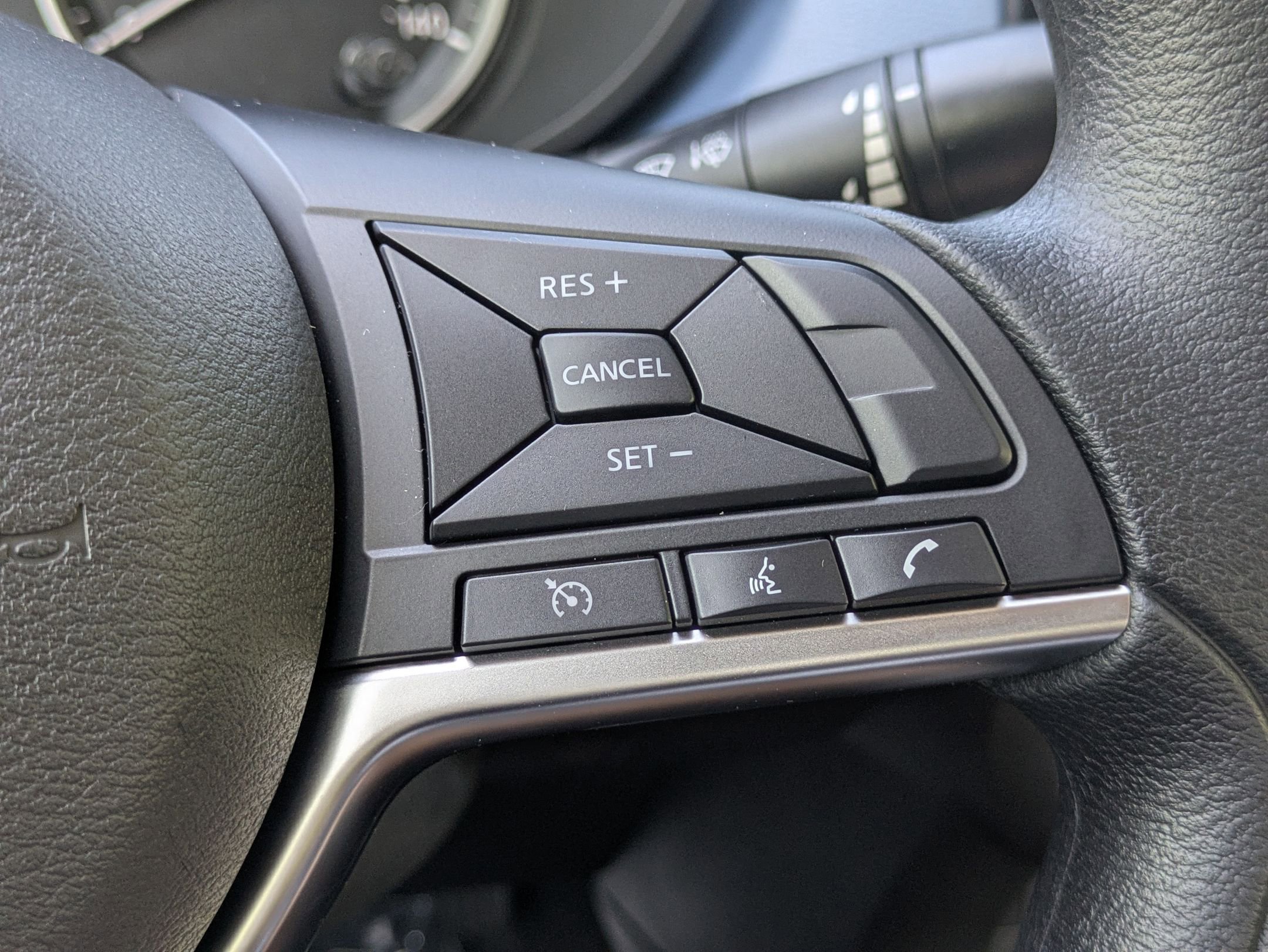 2025 Nissan Versa SV photo 17