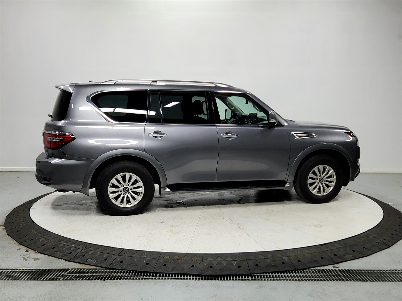 2023 Nissan Armada SV photo 6