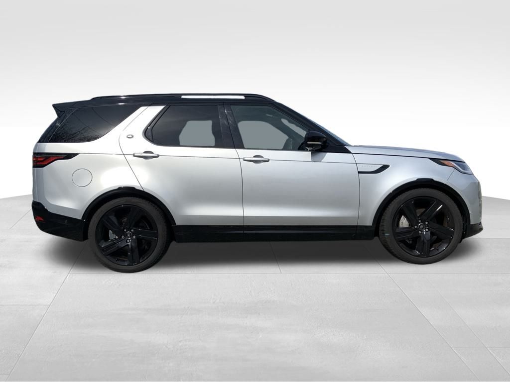 2024 Land Rover Discovery SE photo 4