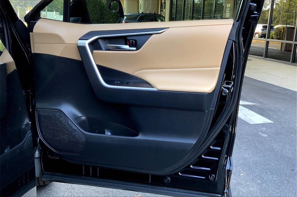 2021 Toyota RAV4 XLE photo 22