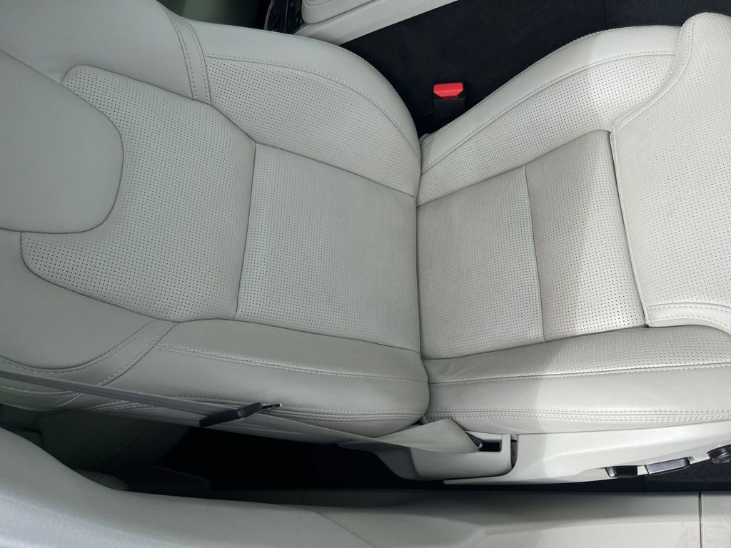 2022 Volvo XC60 B5 Inscription photo 10