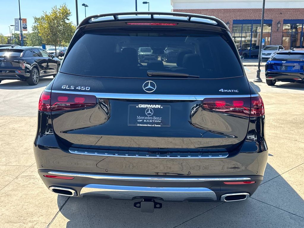 2026 Mercedes Benz GLS 450 4MATIC photo 4