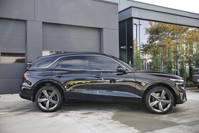 2023 Genesis GV70 2.5T Sport Prestige photo 3