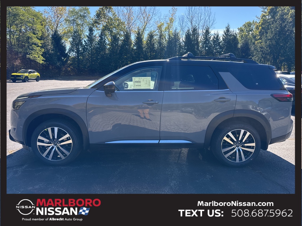 2025 Nissan Pathfinder Platinum photo 4