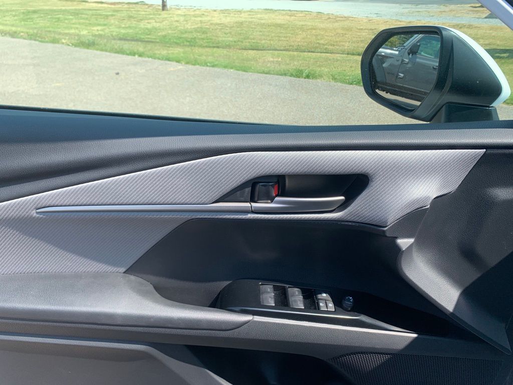 2025 Toyota Camry SE photo 11