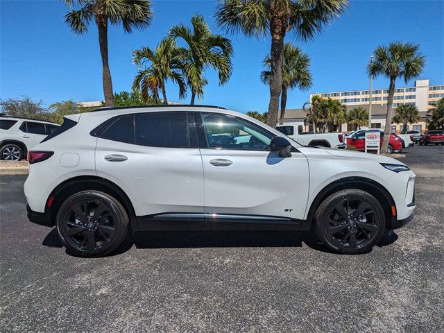 2025 Buick Envision Sport Touring photo 3