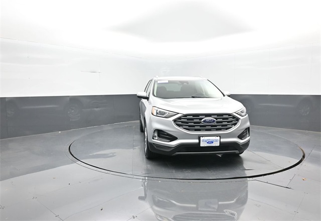 2019 Ford Edge Titanium photo 2