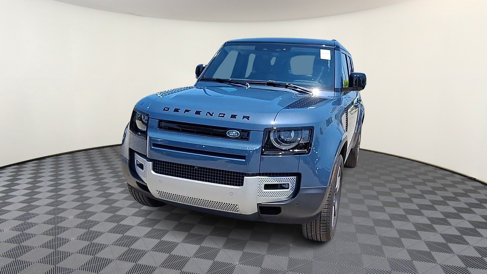 2025 Land Rover Defender 110 S photo 3