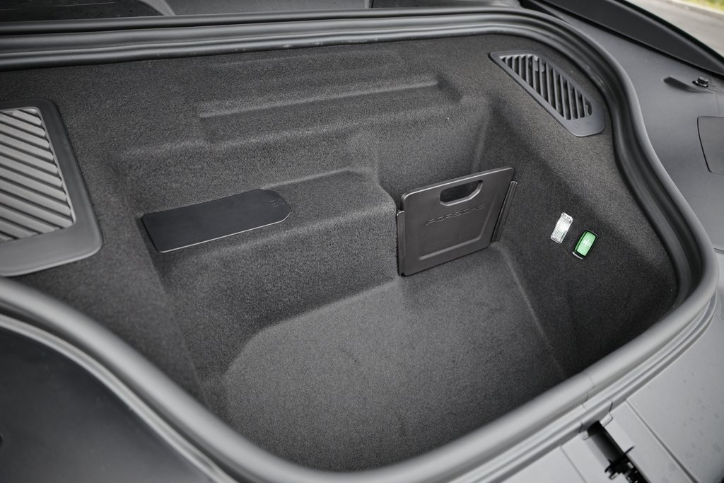 2025 Porsche Macan Electric photo 37