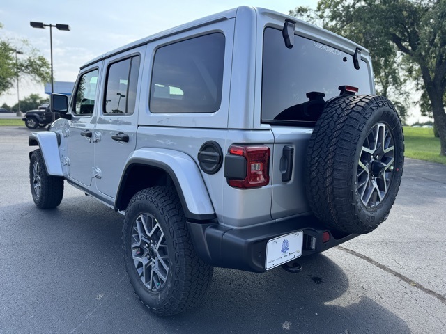 2024 Jeep Wrangler Sahara photo 5