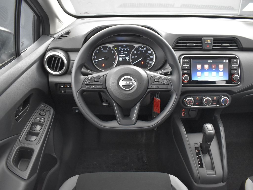 2025 Nissan Versa 1.6 S photo 13