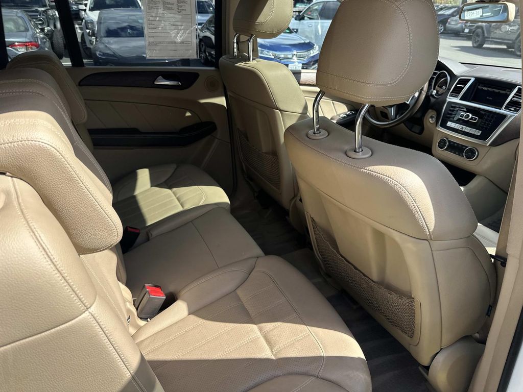2016 Mercedes Benz GL 450 photo 25
