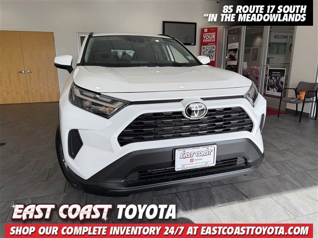 2025 Toyota RAV4 XLE's photo