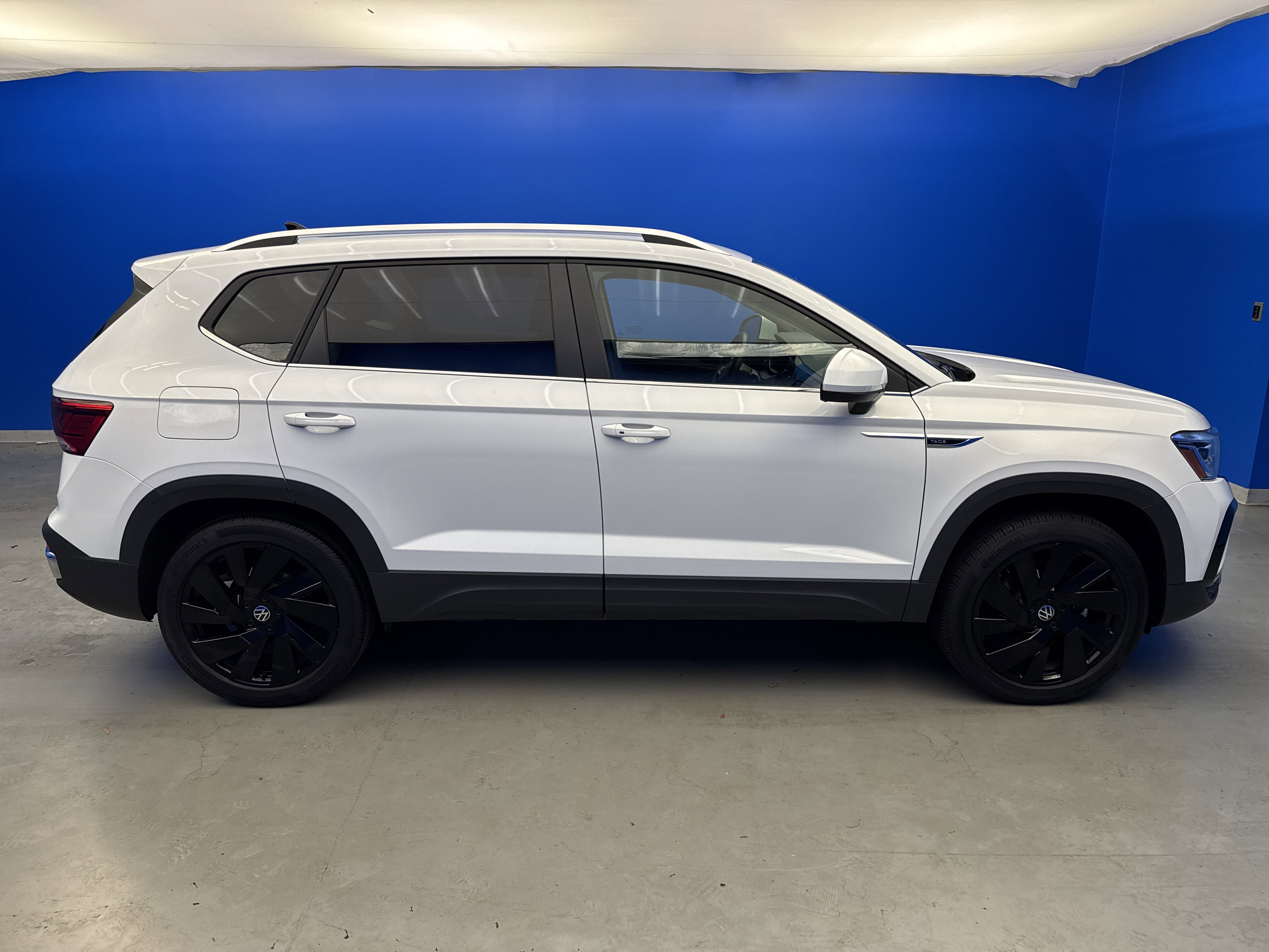 2024 Volkswagen Taos SEL photo 3
