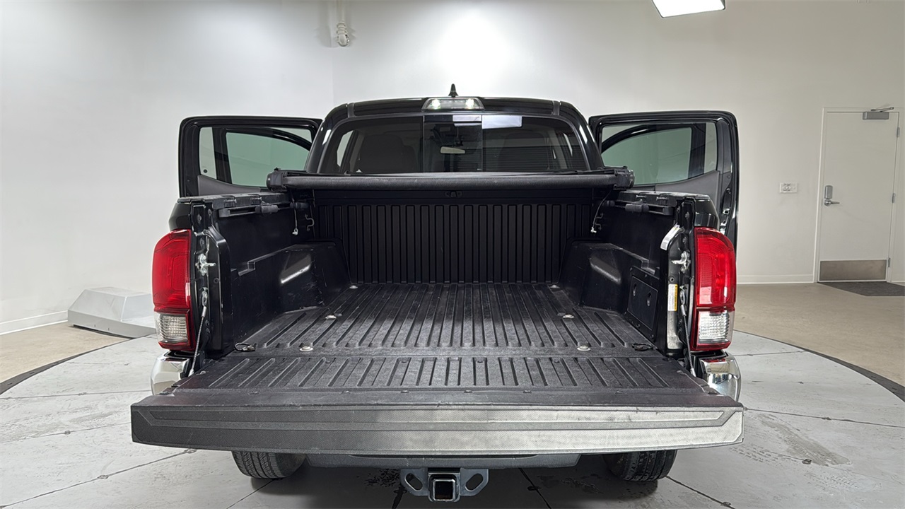 2022 Toyota Tacoma SR5 photo 16
