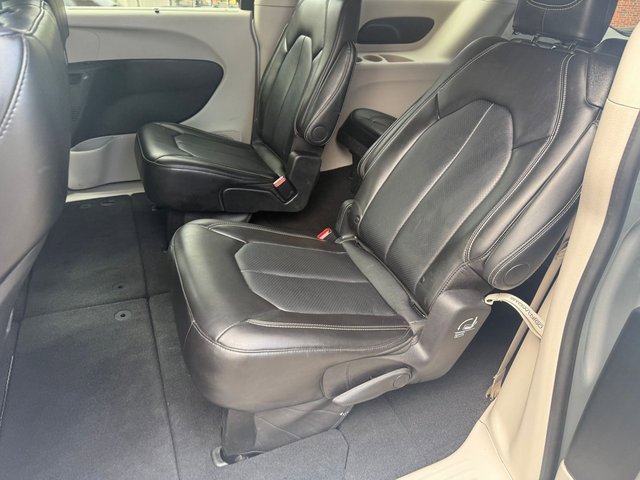 2024 Chrysler Pacifica Touring L photo 10