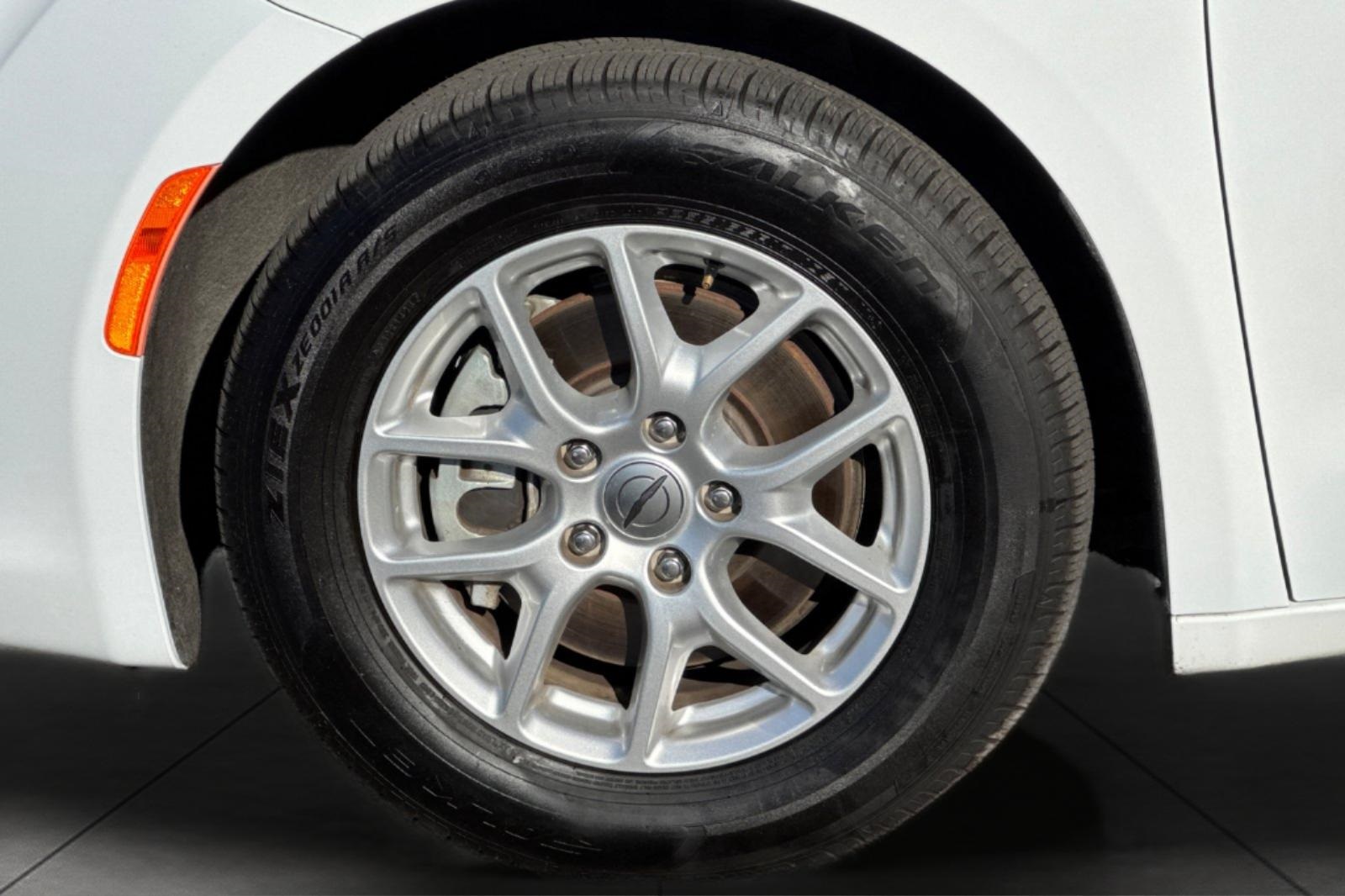 2021 Chrysler Voyager LXi photo 12
