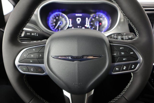 2025 Chrysler Pacifica photo 10