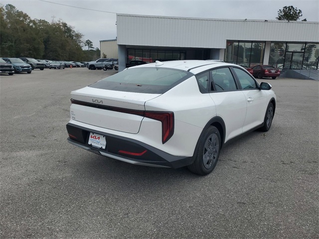 2025 Kia K4 LX photo 3