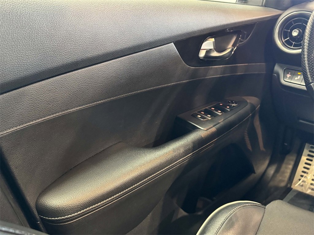 2020 Kia Forte GT-Line photo 37