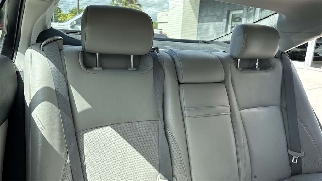 2011 Lexus ES 350 photo 43