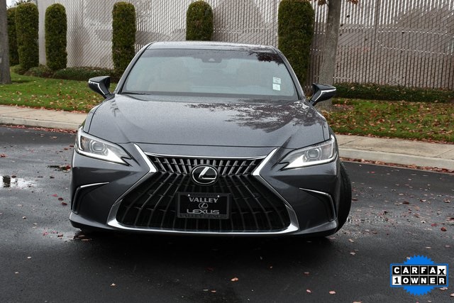 2024 Lexus ES 300h Premium photo 2